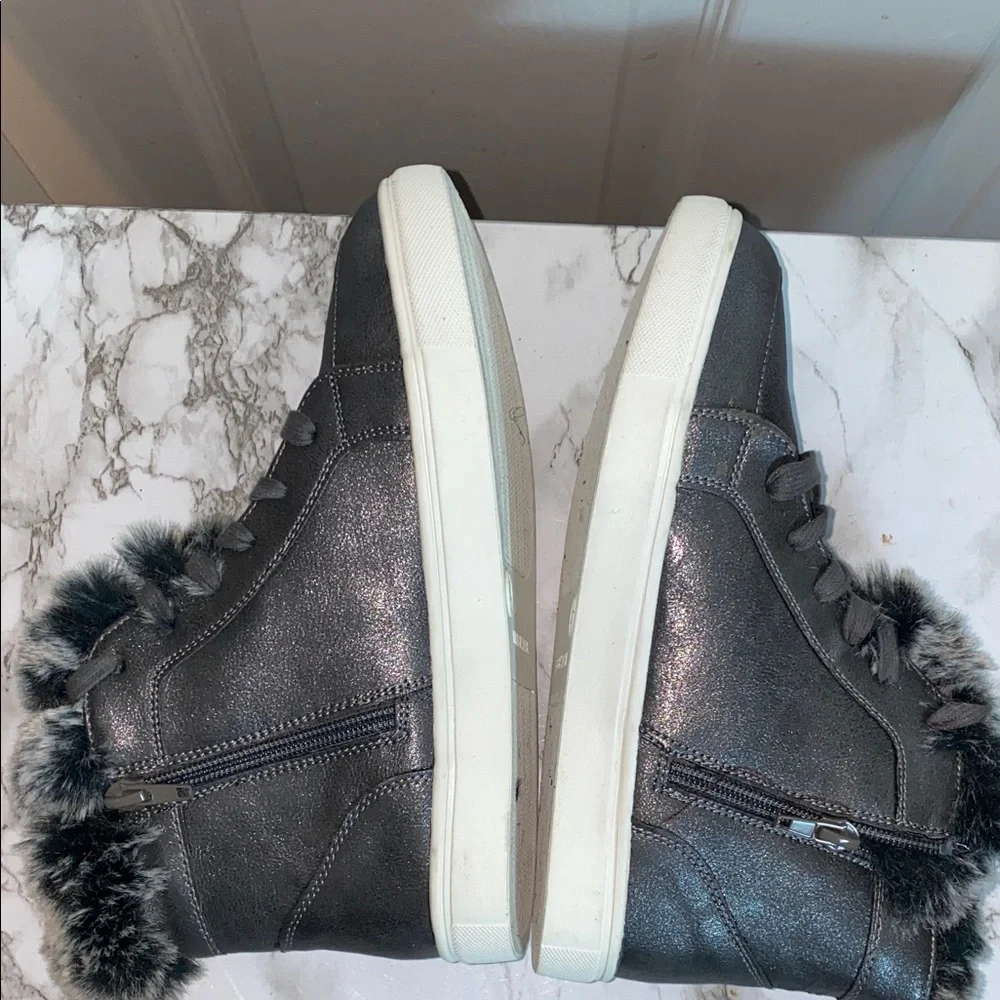 Steve Madden Kids Jfelicia sneakers with a quilted upper and faux fur trim 4